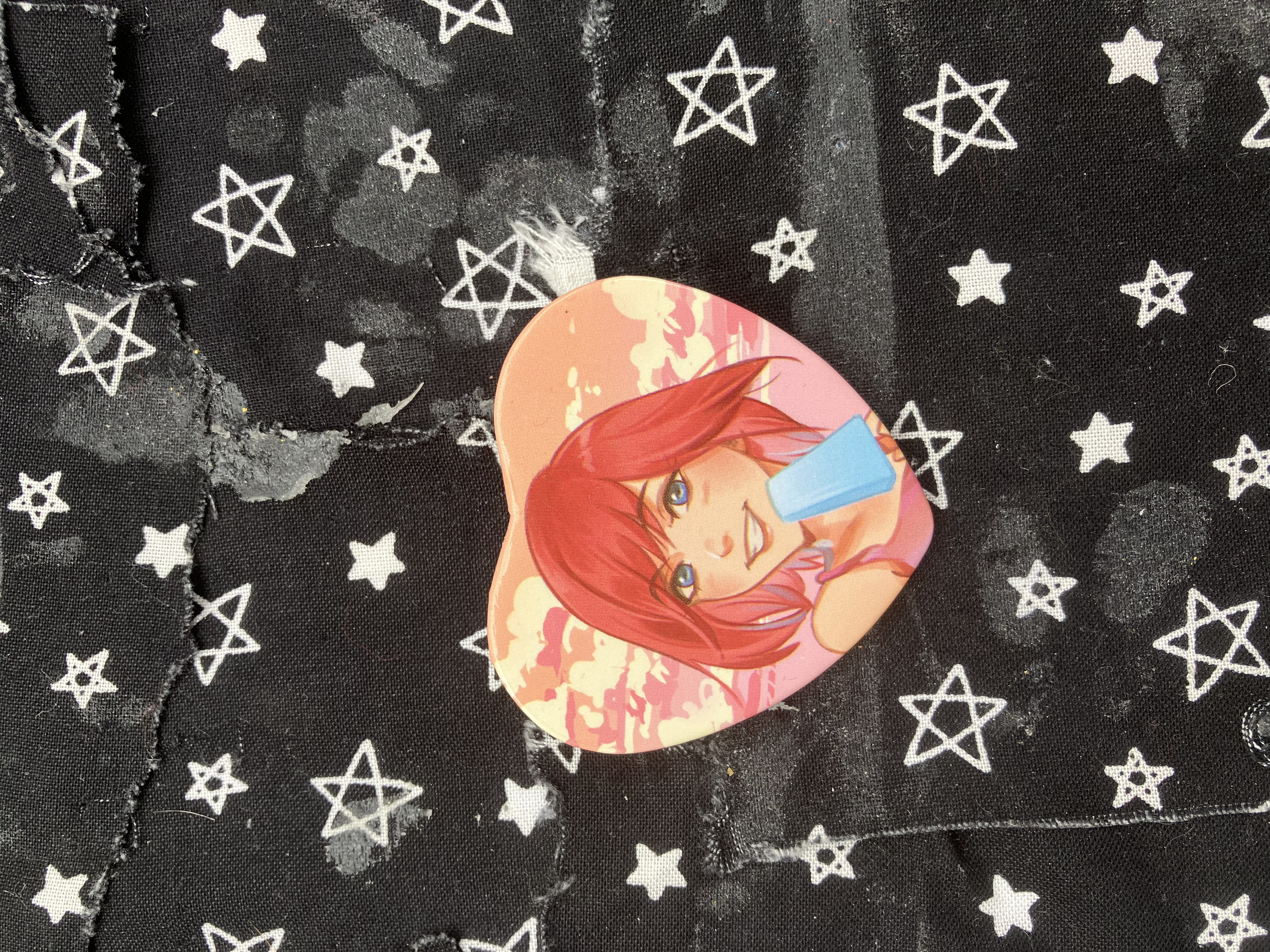 Heart shaped button of Kingdom hearts Kairi holding a sea salt ice cream wearing a swimsuit with a grin.